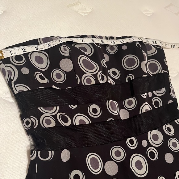 Pamella Roland Elegant Strapless Fit & Flare Silhouette. Preloved - Picture 7 of 10